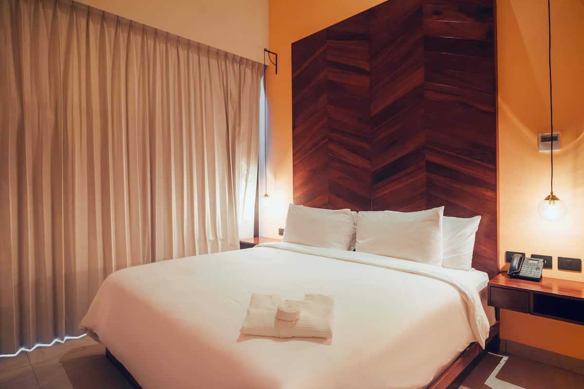 1 bedroom, in-room safe, blackout curtains, soundproofing
