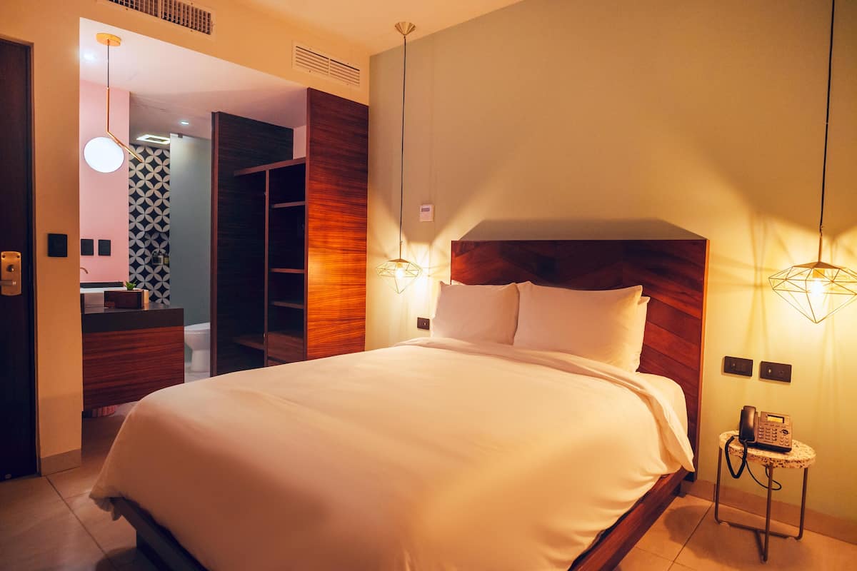 Classic Room | 1 bedroom, in-room safe, blackout curtains, soundproofing