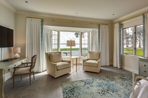 Deluxe Room Suite 4 | Premium bedding, individually decorated, individually furnished, desk - Azaleana Manor (Orange Park)