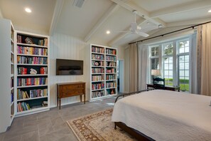 Grand Room Suite 6 | Premium bedding, individually decorated, individually furnished, desk - Azaleana Manor (Orange Park)