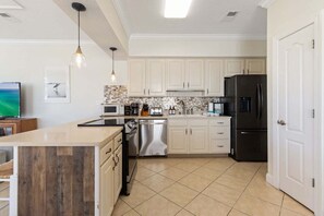 Fridge, microwave, oven, stovetop - ☀️Crystal Beach Sandcastle – Private Pool Duplex, Sleeps Large Groups in Destin☀ (Destin)
