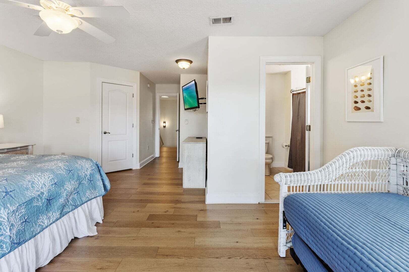 8 bedrooms, iron/ironing board, free WiFi, bed sheets