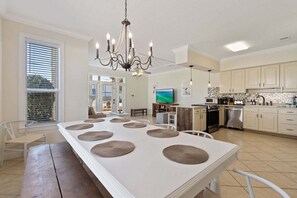 Dining - ☀️Crystal Beach Sandcastle – Private Pool Duplex, Sleeps Large Groups in Destin☀ (Destin)