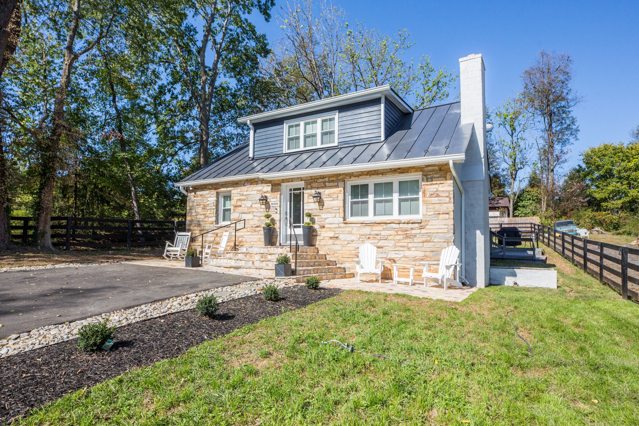 Luxury Middleburg Manor with 4 Bedrooms 2 Baths