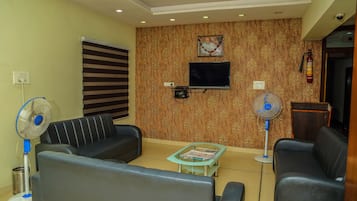 Business Studio Suite | Free WiFi