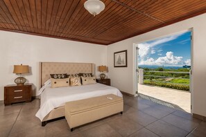 3 chambres, coffres-forts dans les chambres, fer et planche à repasser