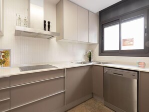 Kühlschrank, Mikrowelle, Ofen, Geschirrspüler