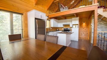 Premium-Chalet, 3Â Schlafzimmer, Seeblick, Bergseite | Eigene KĂŒche | Mikrowelle, Wasserkocher, Toaster, Kochgeschirr/Geschirr/Besteck
