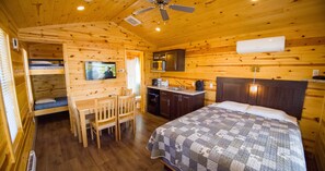 Deluxe-Ferienhütte, 1 Schlafzimmer, Kochnische, Seeblick | Eigene Kochnische | Mikrowelle, Wasserkocher, Toaster, Kochgeschirr/Geschirr/Besteck