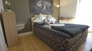 2 Schlafzimmer, Bügeleisen/Bügelbrett, Reisekinderbett, kostenloses WLAN