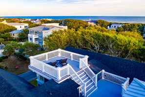 Property grounds - Popular IOP Home, Private POOL, 3 mins to Beach! (Isle of Palms)