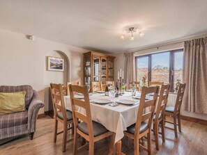 Dining - Stunning Traditional Home With Wood Burning Fire In Charming Village. (Ennerdale Bridge)