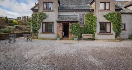 Impresionante casa tradicional con fuego de leña en el encantador pueblo.