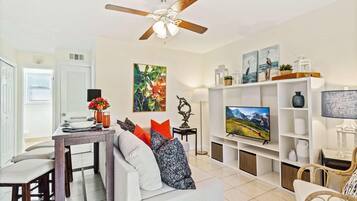 Condo, 1 Queen Bed (Stewart Apts 4) | Living room