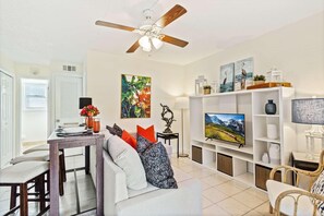 公寓式客房, 1 张大床 (Stewart Apts 4) | 客厅