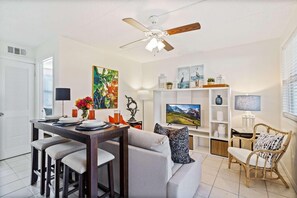 Living room - Stewart Apts 4 (Jacksonville Beach)