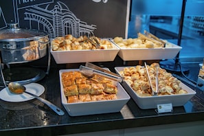 Se ofrece un desayuno continental (40 BRL por persona)