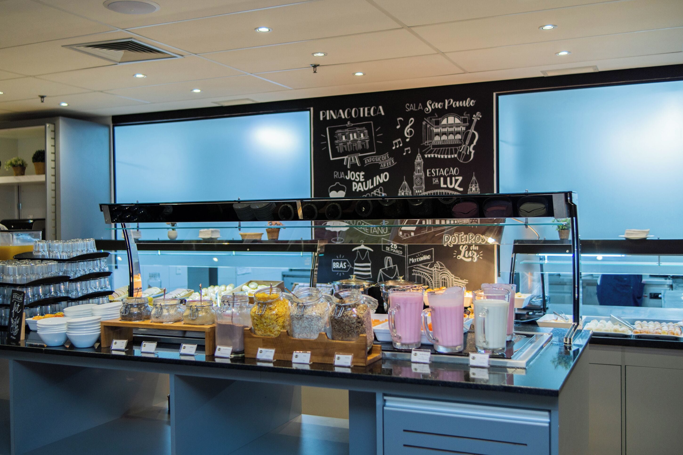 daily continental breakfast (brl 40 per person)