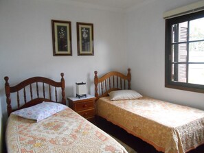 5 bedrooms, WiFi, bed sheets