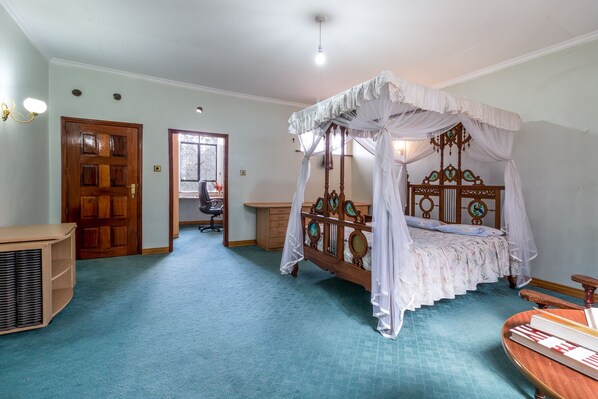 1 bedroom, WiFi - Azima Wellness Retreat Center-Master Ensuite. (Ngong)