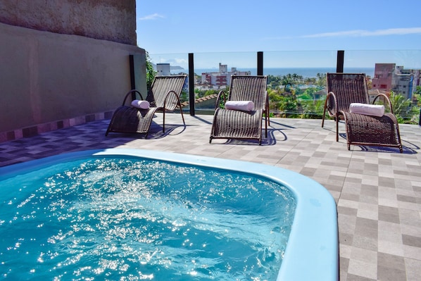 2 outdoor pools, open noon to 10:00 PM, sun loungers - Pousada Vista Dell Mar (Ubatuba)