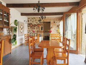 Daily buffet breakfast (EUR 7 per person)