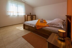 1 bedroom, iron/ironing board, free WiFi