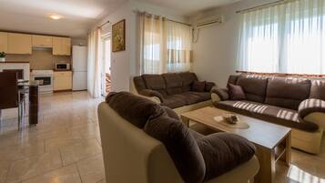 Living room | Fireplace