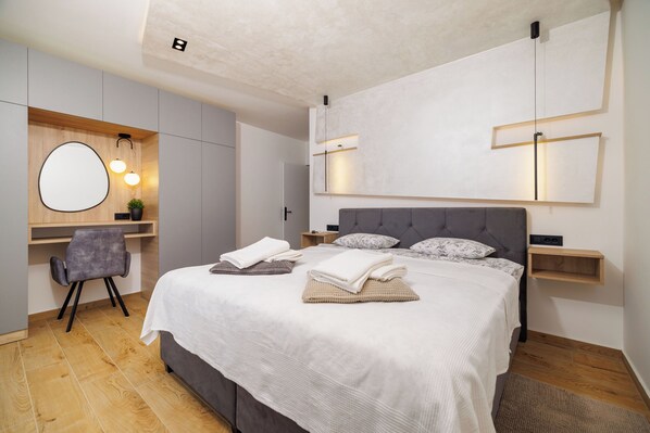 Appartement (A1) | 2 chambres, lit de bébé (gratuit), accès au Wi-Fi (inclus)