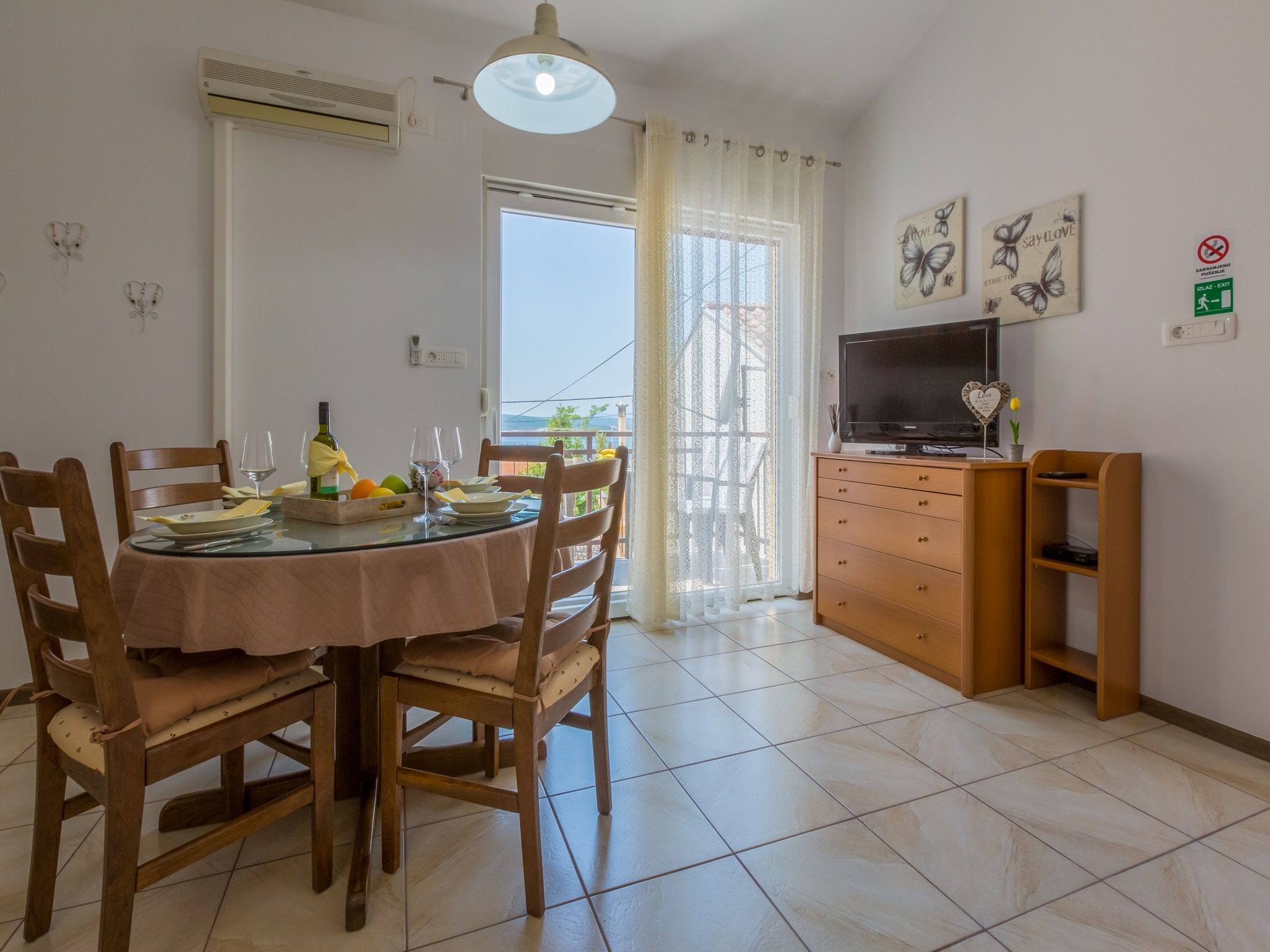 Private kitchen | Espresso maker, fridge, oven, stovetop