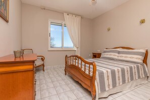 1 bedroom, iron/ironing board, free WiFi