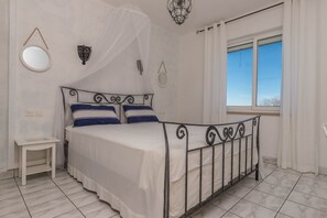 1 chambre, fer et planche à repasser, accès au Wi-Fi (inclus)