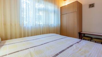 Apartment (A2) | 2 bedrooms, free WiFi, bed sheets