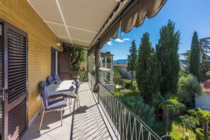 Apartment (A2) | Balkon