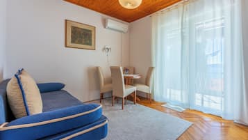 Apartment (A2) | Living room | TV