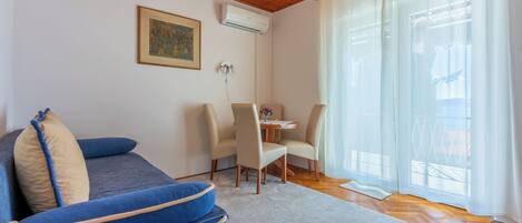 Appartement (A2) | Salle de séjour | Téléviseur