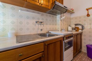 Private kitchen | Fridge, oven, stovetop, espresso maker