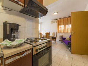 Private kitchen | Fridge, oven, stovetop, espresso maker - Apartments Vilma (Crikvenica)