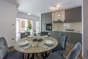 Private kitchen | Fridge, microwave, oven, stovetop - Apartment Paula (Crikvenica)