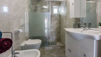 Apartment (A1) | Bathroom | Shower