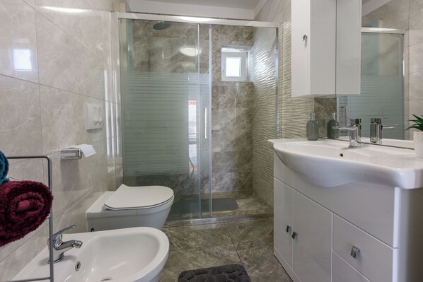 Appartement (A1) | Salle de bain | Douche