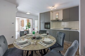 Apartment (A1) | Private kitchen | Fridge, microwave, oven, stovetop