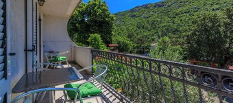 아파트먼트 디야나