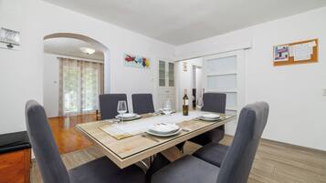 Apartment (A1) | Dining