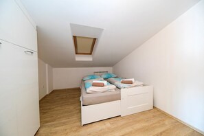 1 soverom, strykejern/-brett og sengetøy