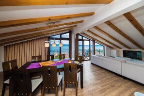 Apartemen (A1) | Dapur pribadi | Lemari es, kompor, mesin pencuci piring, dan mesin pembuat kopi/teh
