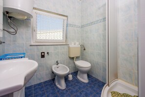 Căn hộ (A1) | Phòng tắm | Buồng tắm vòi sen 