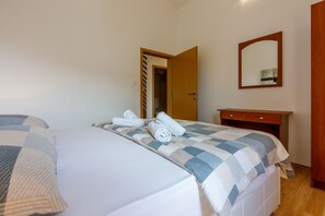 1 habitación, tabla de planchar con plancha y wifi gratis