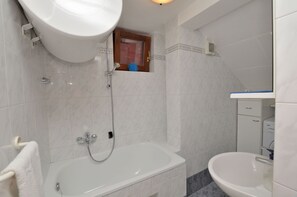Baño | Bañera y secador de pelo