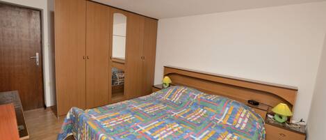 1 bedroom, iron/ironing board, free WiFi, bed sheets
